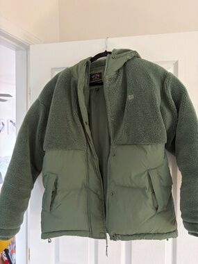 ✨ Billabong Sherpa Puffer Jacket The coziest oversized winter jacket in the perf